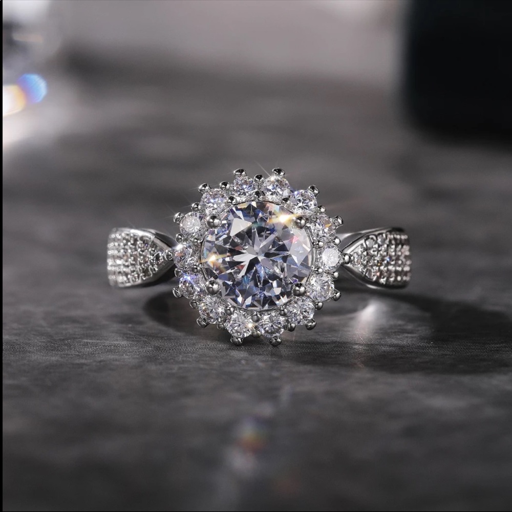 New 935 Silver Dainty around Flower Diamond Ring - Picture 6 of 6